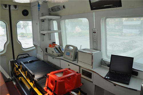 饶河县救护车内部